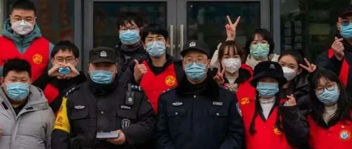 活动 | 春运里的“一抹红”！潮百相将“爱”送到旅客心头